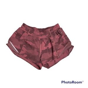Lululemon Hotty Hot Short II 2.5" Camo Brier Rose Multi | Size 6